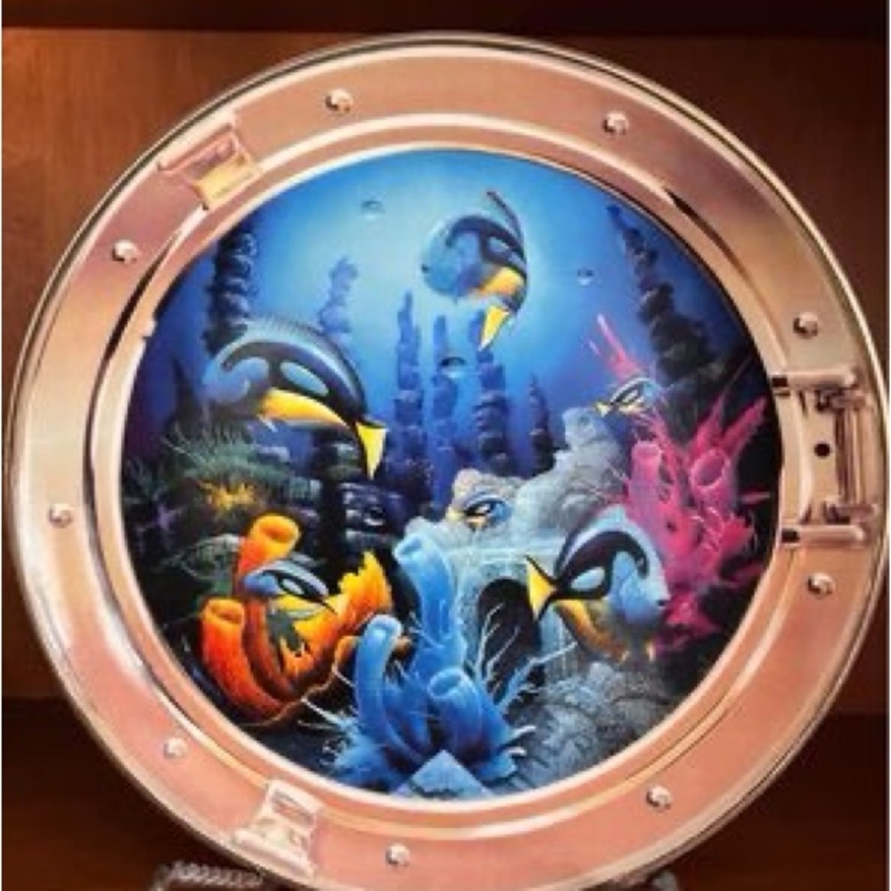 A pair of plates, ornamental plates, fish